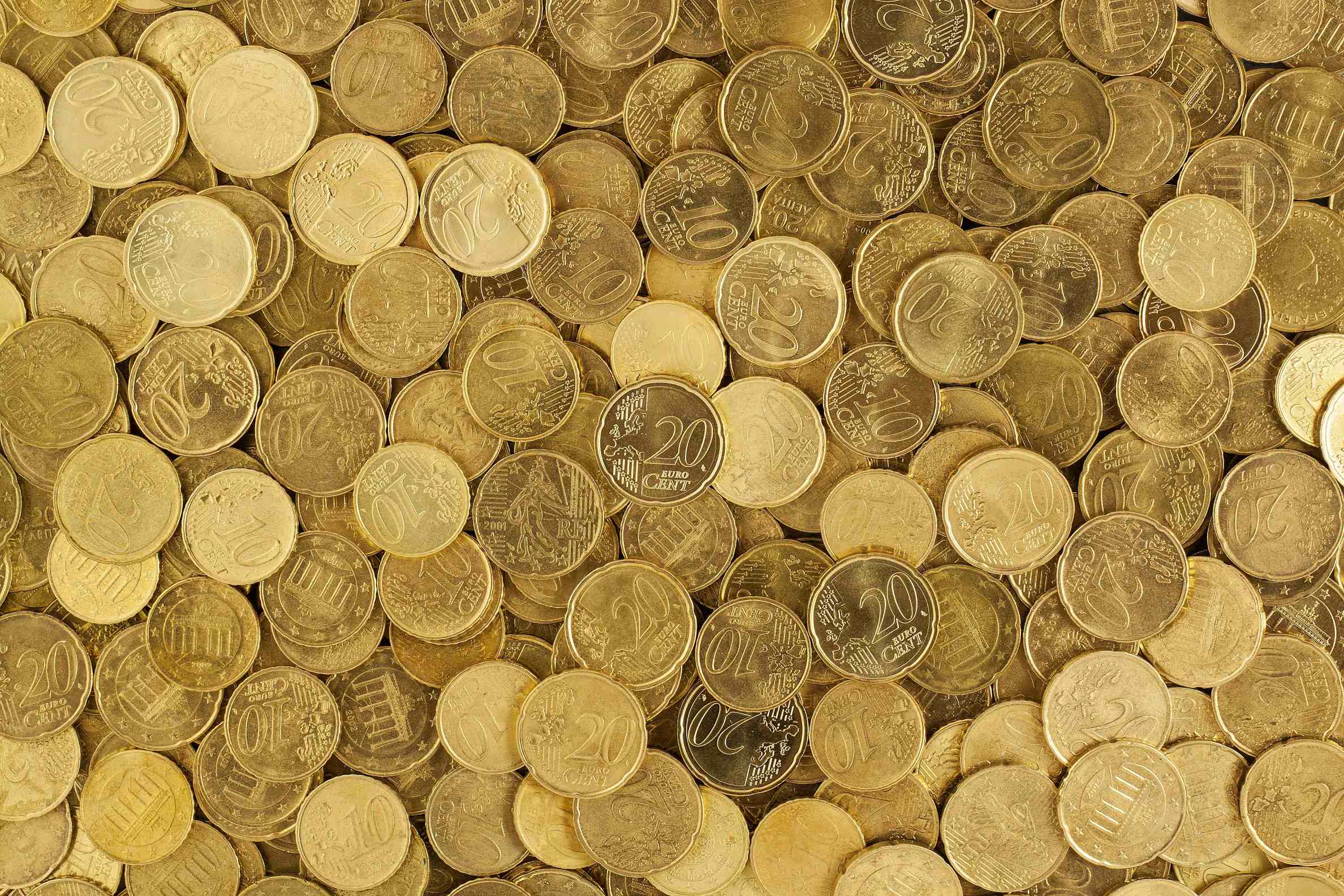 黄金投资的购买渠道有哪些？这些渠道如何帮助投资者优化成本？