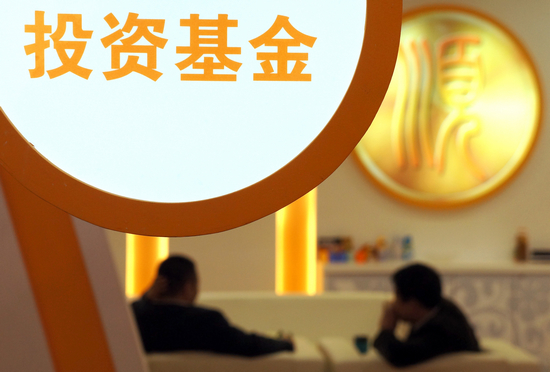 基金的流动性风险与市场环境的关系是什么？